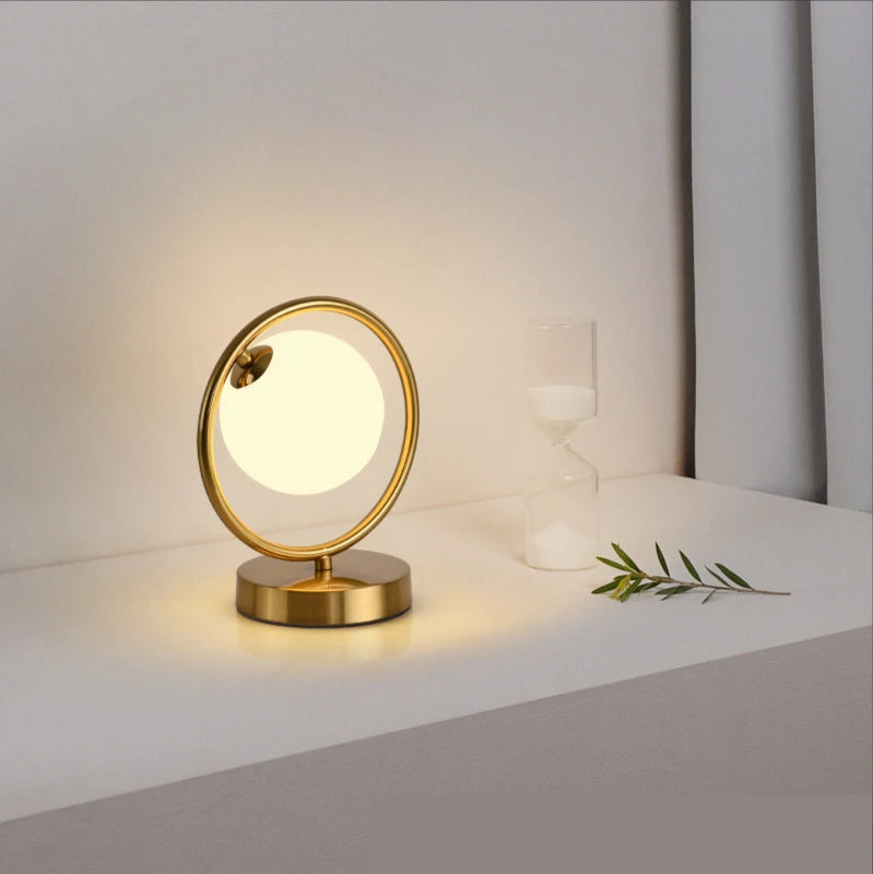 Lampe à poser dorée à led boule en verre - vue 4 sur 8