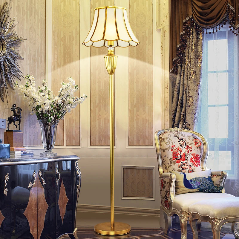 lampadaire en verre et cuivre pour intérieur élégant - vue 5 sur 8