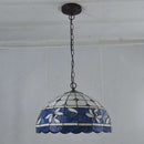 lustre antique en vitrail pour ambiance nostalgique et restaurant