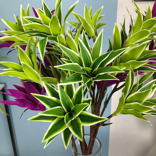 Large artificial lily branches with realistic foliage for decoration - vue 5 sur 8