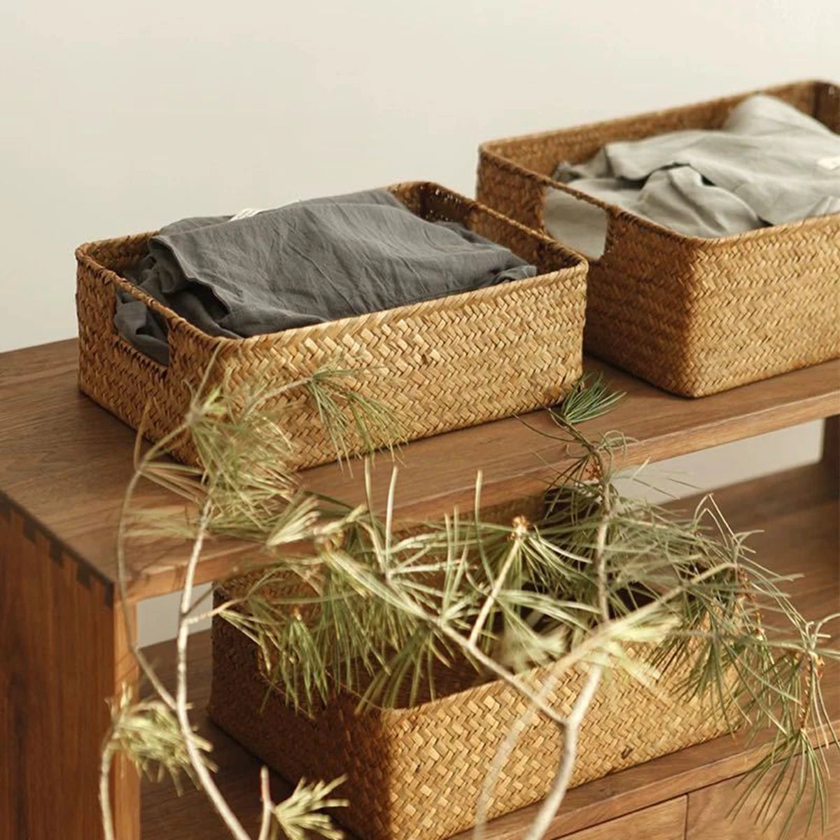 panier en jonc de mer tissé pour rangement et décoration - vue 3 sur 10