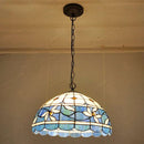 lustre antique en vitrail pour ambiance nostalgique et restaurant
