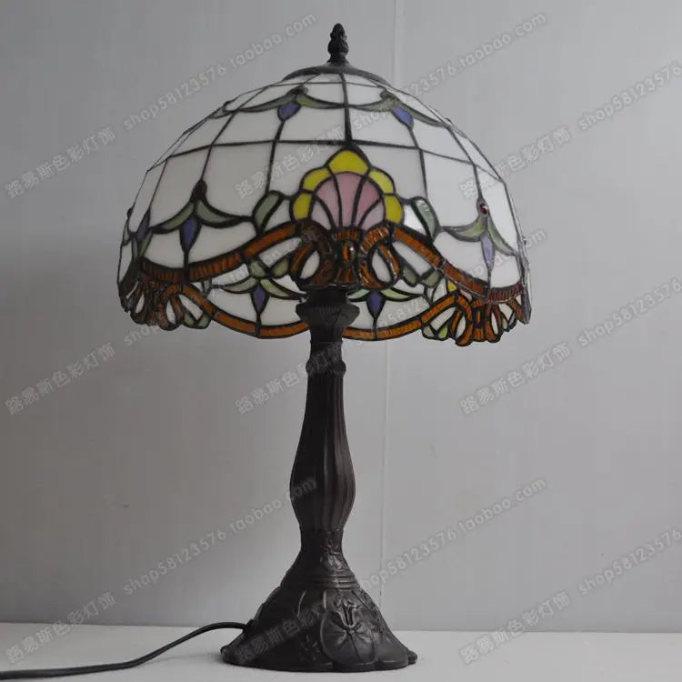 lampe de chevet tiffany style baroque en verre soudé avec base en métal - vue 6 sur 6