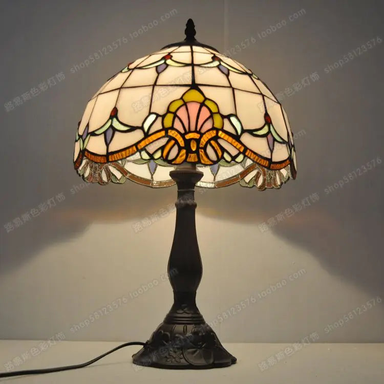 lampe de chevet tiffany style baroque en verre soudé avec base en métal - vue 2 sur 6