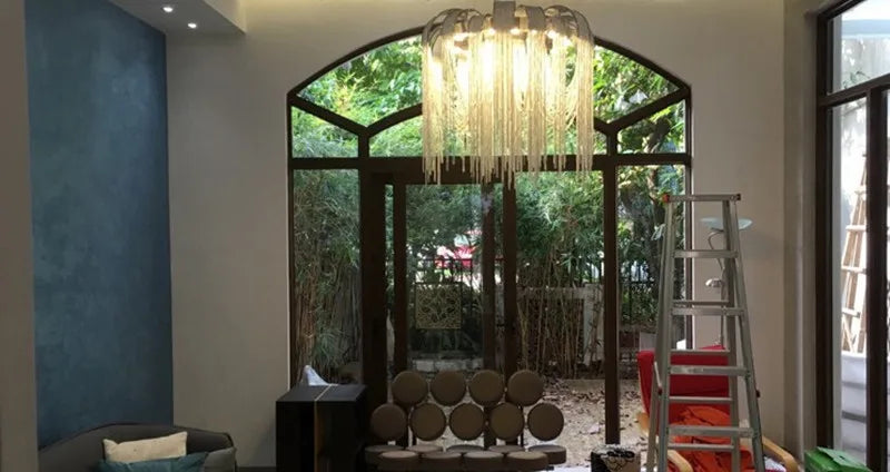 lustre moderne à pampilles en aluminium design contemporain - vue 6 sur 6