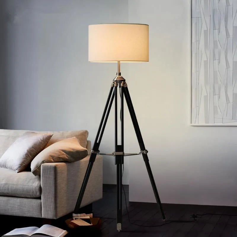 lampe à poser trépied en bois style industriel moderne - vue 3 sur 10