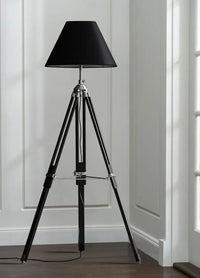 lampe à poser trépied en bois style industriel moderne