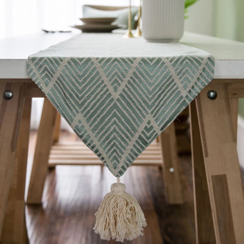 Chemin de table brodé motifs géométriques style bohème - vue 2 sur 7