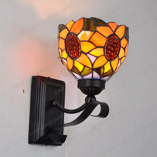 Retro minimalist Tiffany glass and copper table lamp for European decor