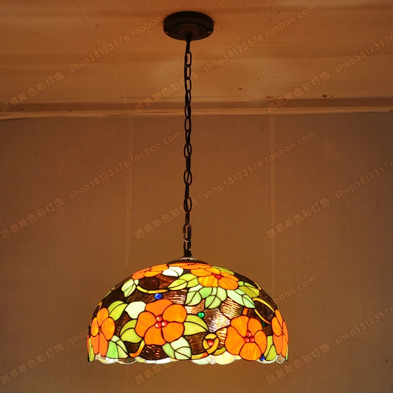 lustre en verre floral style tiffany pour restaurant et bar - vue 3 sur 5