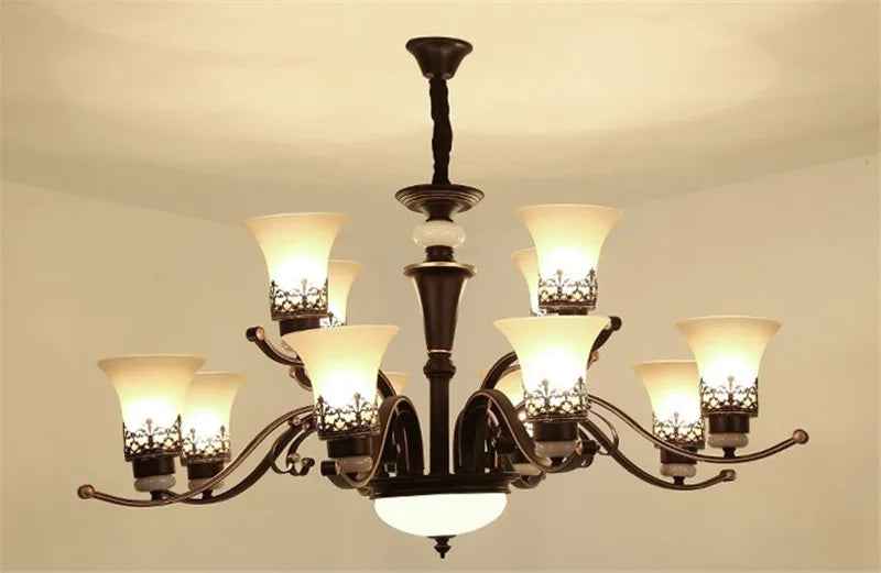 lustre vintage en métal noir avec abat-jour en verre dépoli - vue 9 sur 11