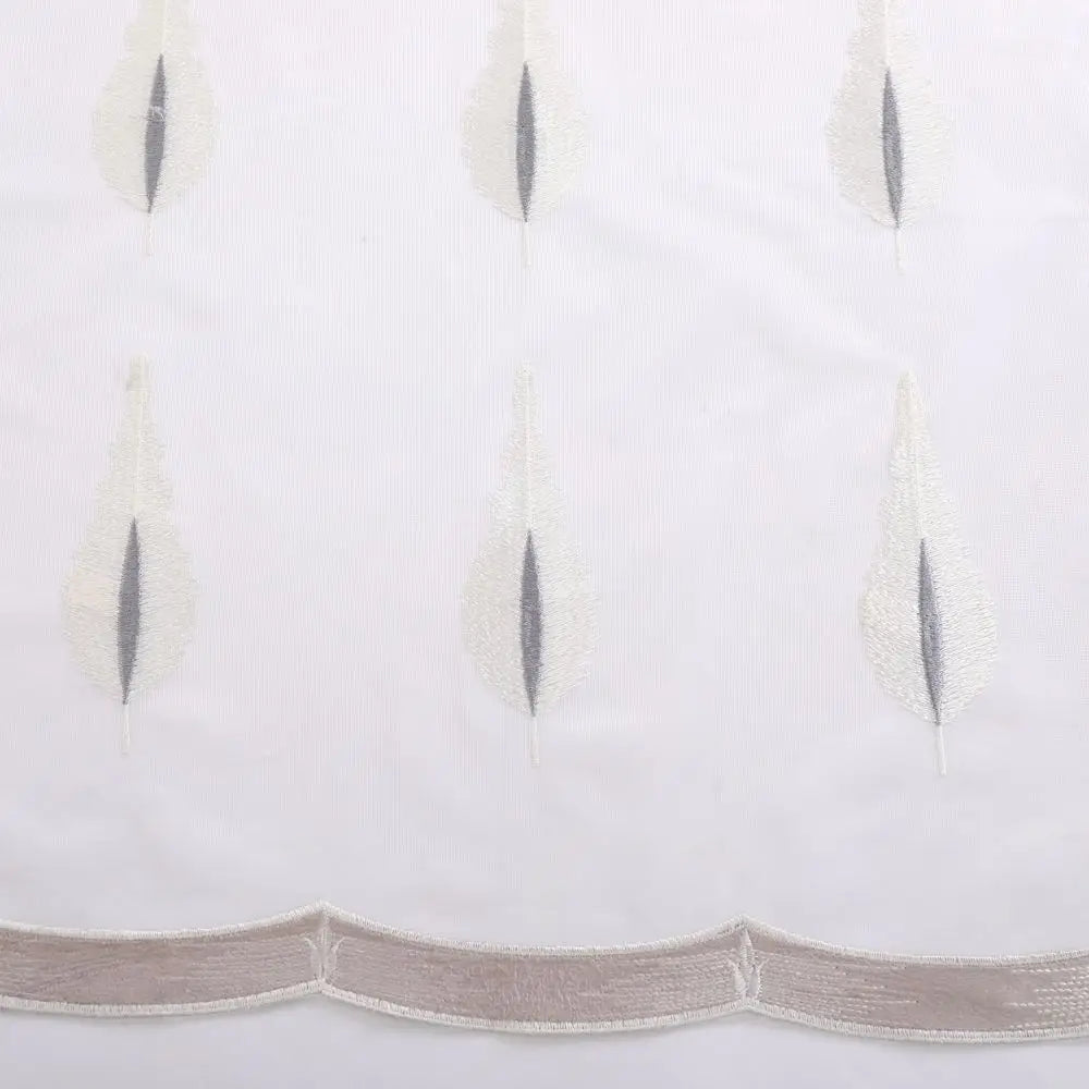 Voilage tulle brodé fleurs style moderne salon