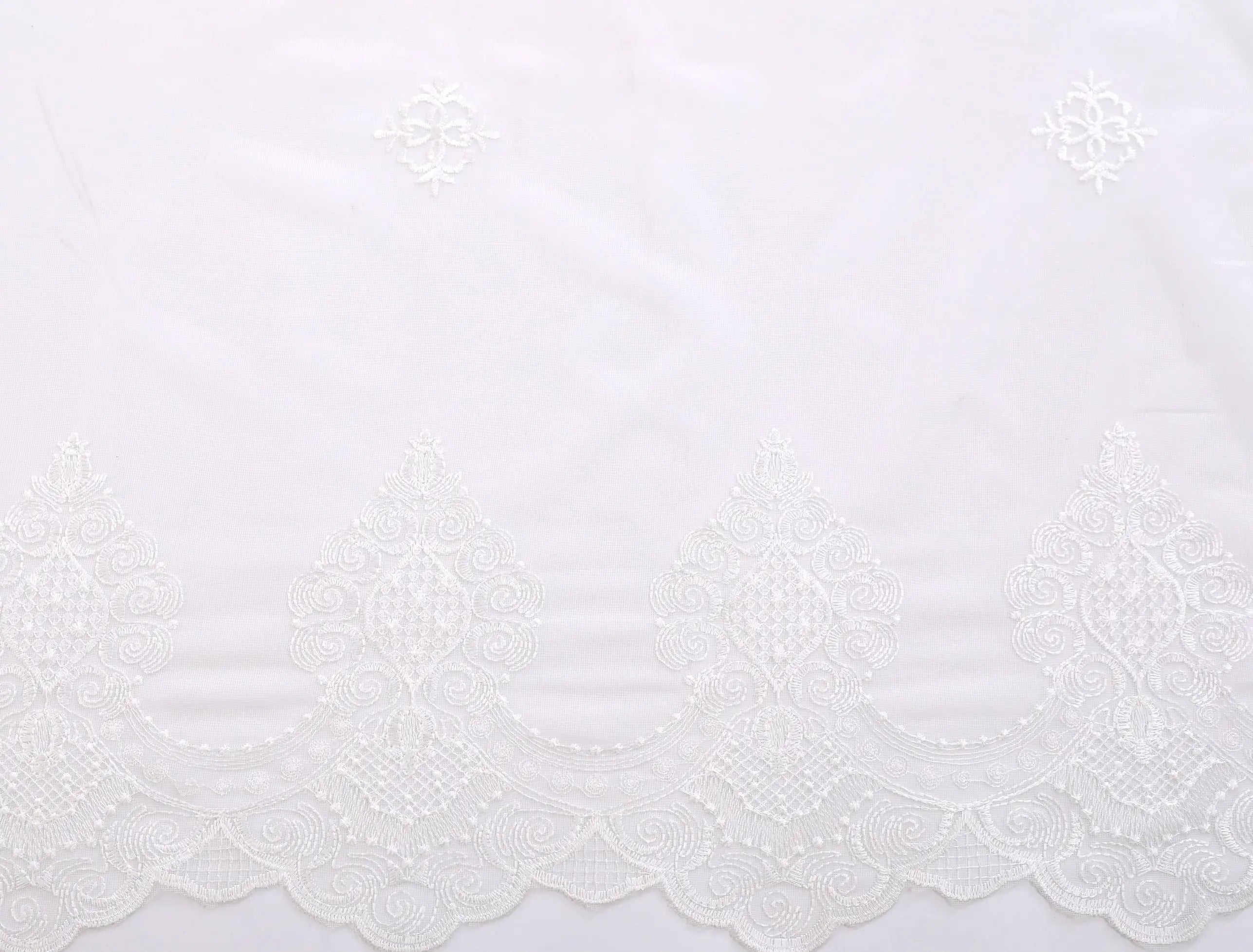 Voilage tulle brodé fleurs bord festonné style européen