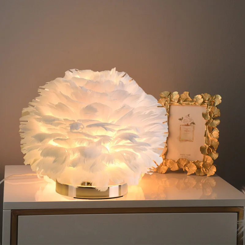 Lampe de Table en plumes roses et blanches naturelles - vue 3 sur 9