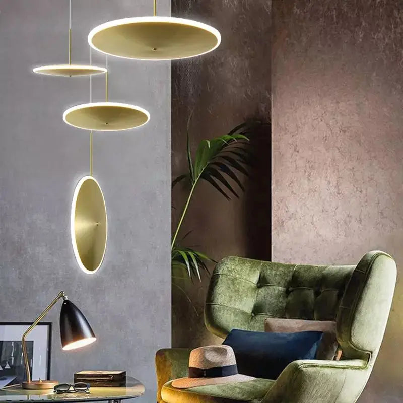 suspension ronde en métal doré au design ufo - vue 4 sur 12