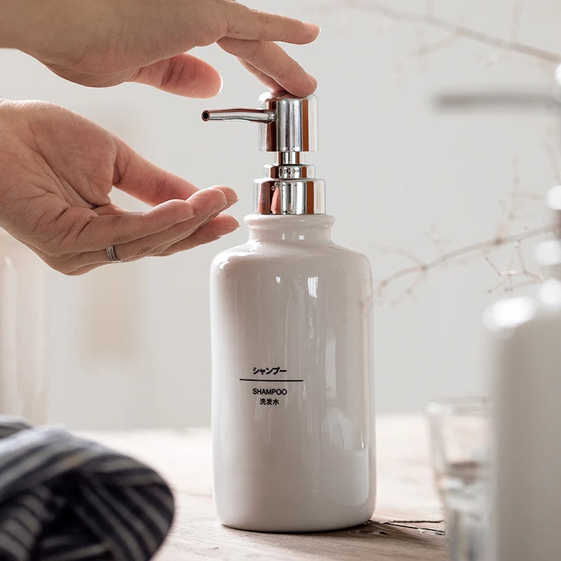accessoires de salle de bain en céramique blanche design nordique - vue 4 sur 10