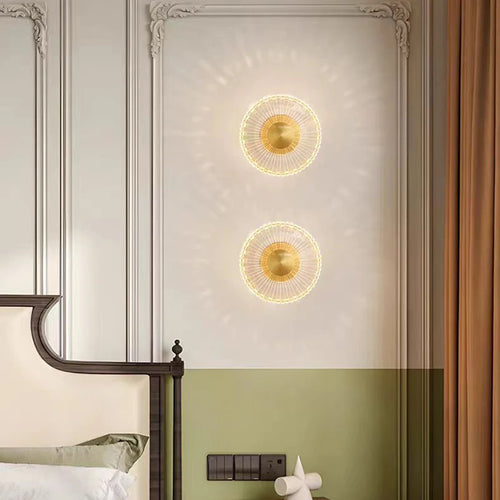 applique murale led design en acrylique et laiton doré pour intérieur