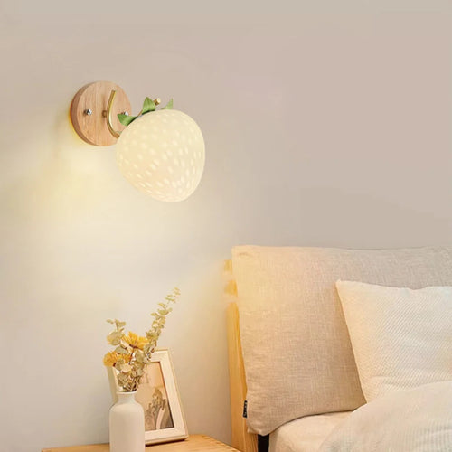 applique murale fraise en verre lampe créative pour bébé et enfant - vue 3 sur 9