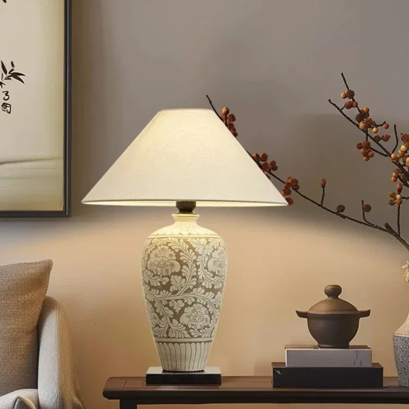 lampe de bureau rétro chinoise en céramique avec abat-jour en tissu - vue 3 sur 9