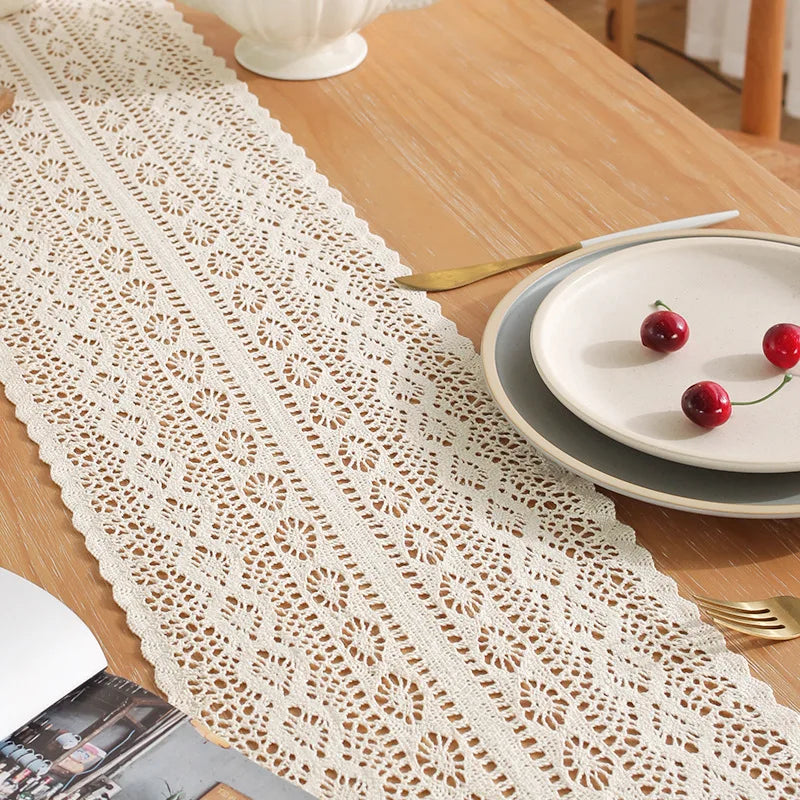 Chemin de table beige dentelle crochet pompons bohème - vue 4 sur 7