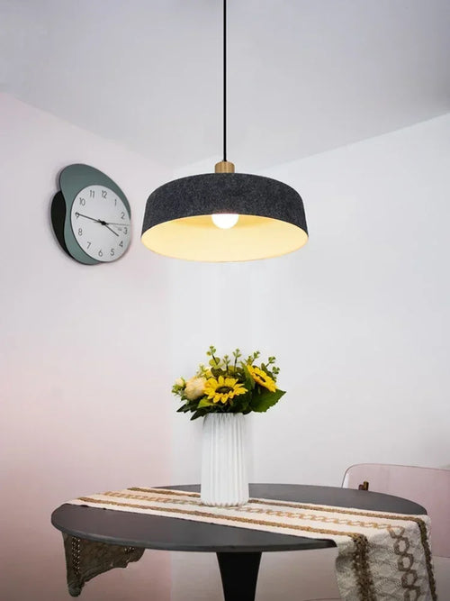 Modern minimalist chandelier for elegant and contemporary interior decor - vue 4 sur 8