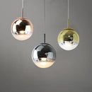 Suspension boule chromée en verre moderne décor