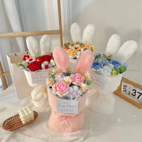 bouquet de roses tricotées cadeau de saint-valentin et noël en dessin animé - vue 2 sur 9