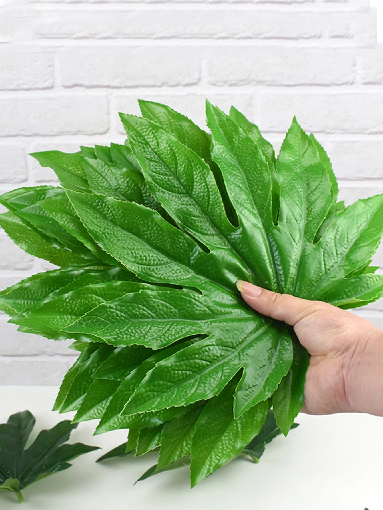 Set of realistic artificial tropical plastic plants for decoration - vue 9 sur 9