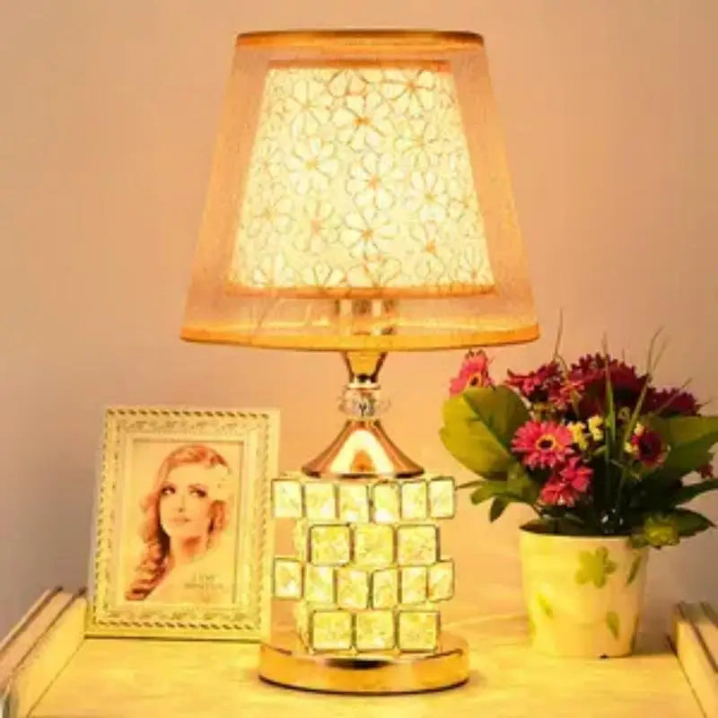 European Rubik's Cube Crystal Lamp Bedroom Bedside Household Simple, Modern, Warm, Romantic Inn Bedside Table Lamp - vue 7 sur 10