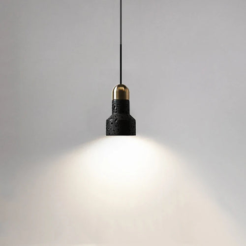 Suspension en pierre à trou noir