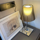 lampe à poser moderne en acrylique au design italien élégant