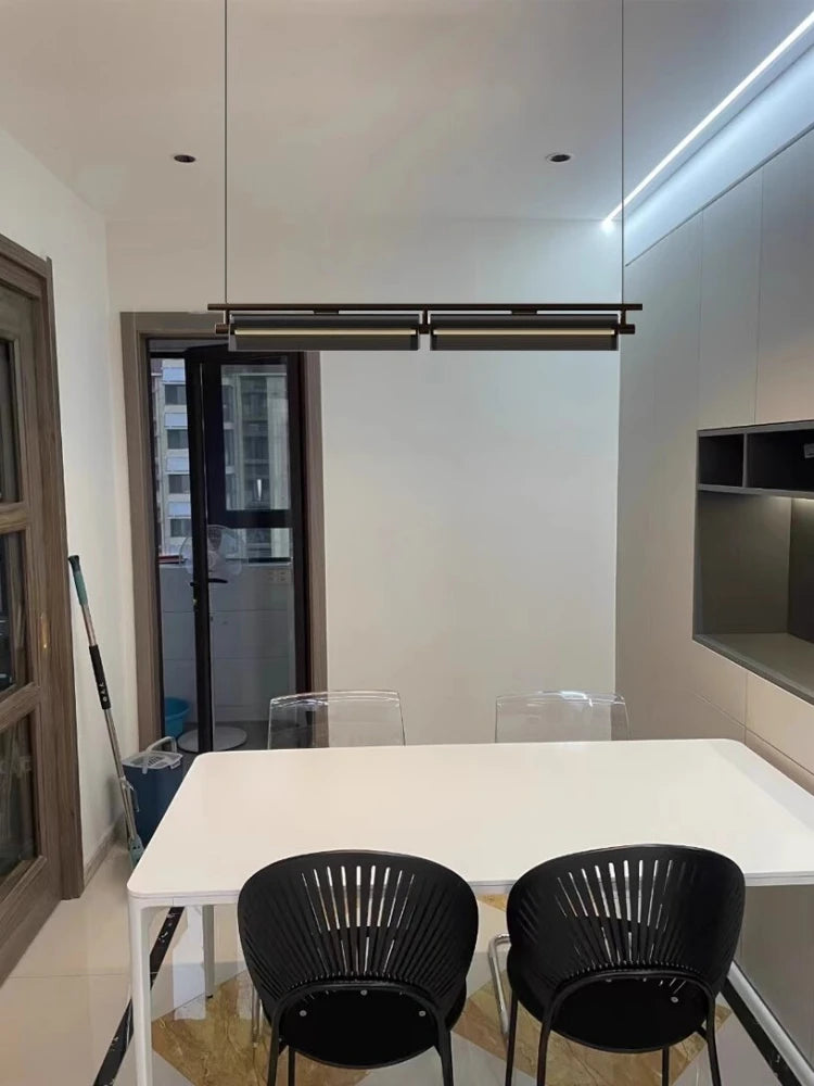 Minimalist industrial pendant light for a modern and elegant décor - vue 3 sur 8