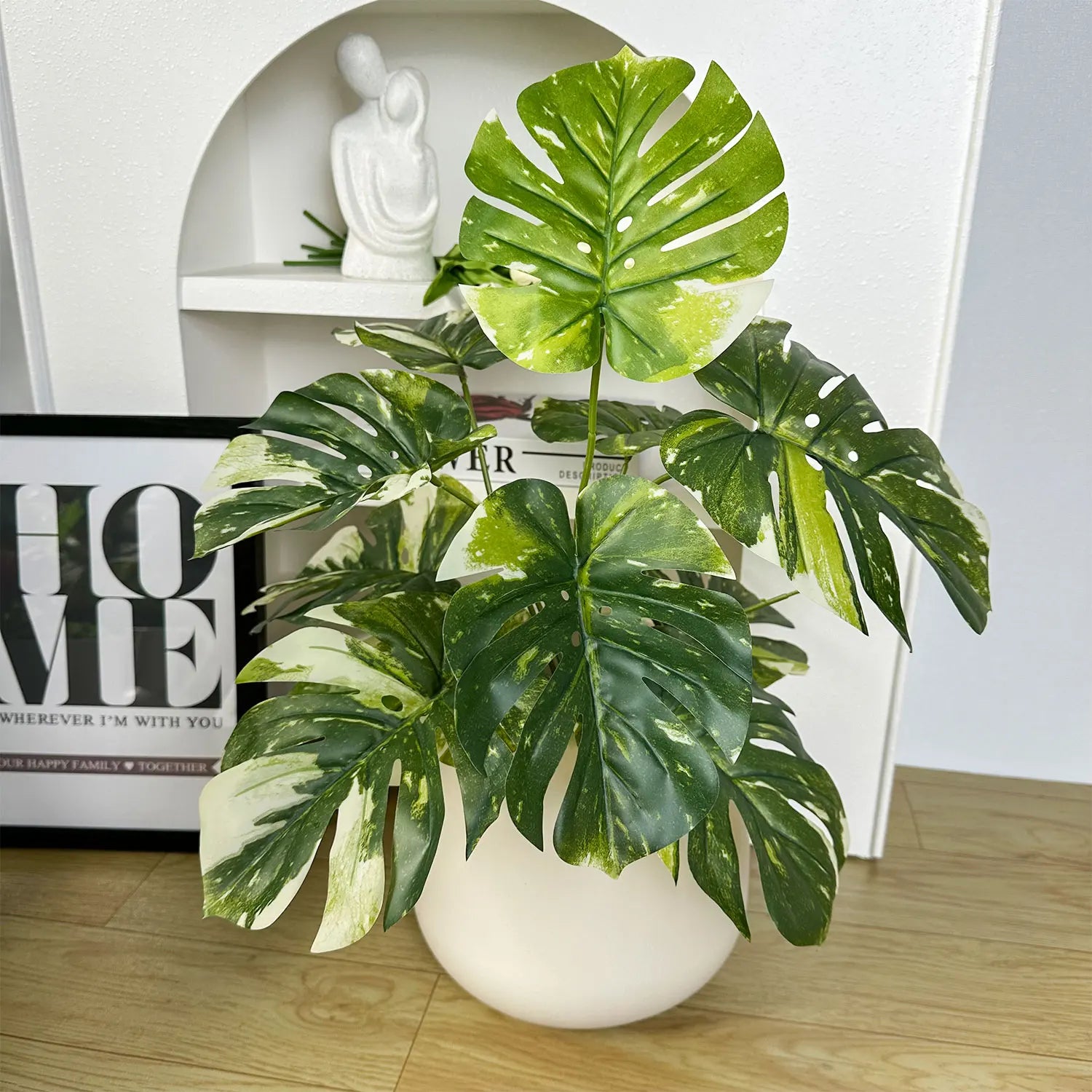 Realistic and elegant artificial monstera plant for interior decoration - vue 5 sur 10