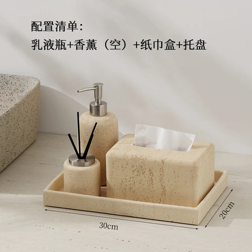 bouteille de désinfectant et accessoires de salle de bain luxe - vue 12 sur 19