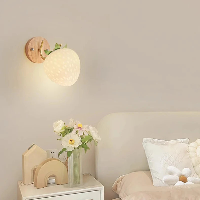 applique murale fraise en verre lampe créative pour bébé et enfant - vue 3 sur 9