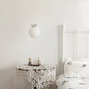 suspension en verre laiteux avec nœud papillon bauhaus led