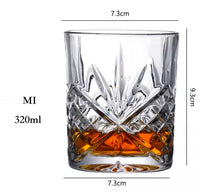 Verres à whisky old fashioned design élégant relief