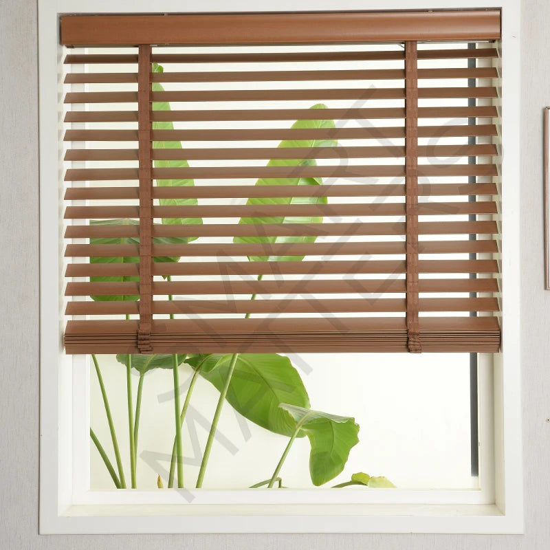 Store vénitien bois horizontal sans cordon salon moderne