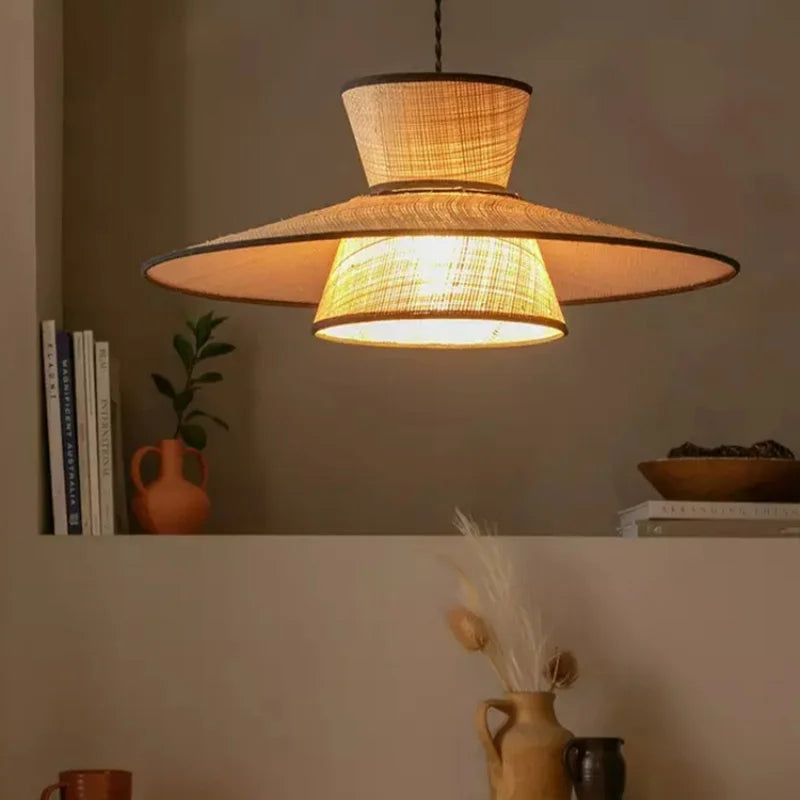 lustre wabi sabi en rotin et raphia pour décoration intérieure vintage