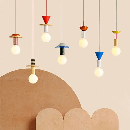 Suspension Memphis LED colorée à formes géométriques - vue 2 sur 18