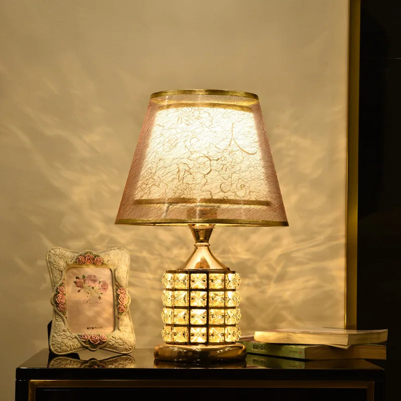 European Rubik's Cube Crystal Lamp Bedroom Bedside Household Simple, Modern, Warm, Romantic Inn Bedside Table Lamp - vue 5 sur 10