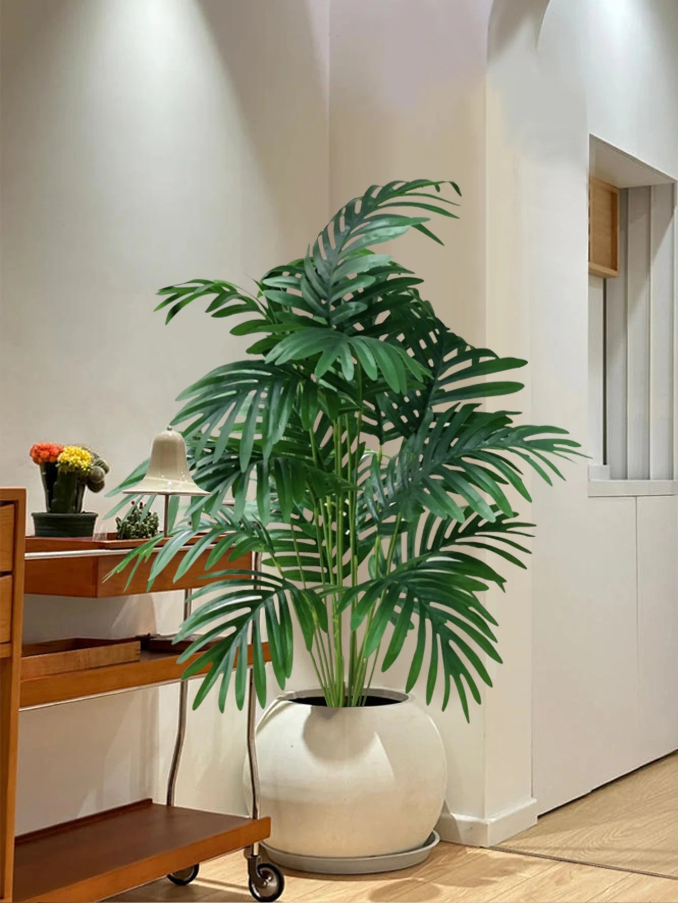 palmier artificiel avec feuilles tropicales pour décoration intérieure - vue 3 sur 8