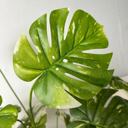 Realistic and elegant artificial monstera plant for interior decoration - vue 6 sur 10