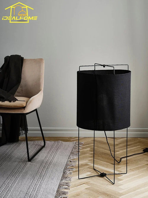 Minimalist Japanese wabi-sabi fabric floor lamp for indoor use - vue 2 sur 10