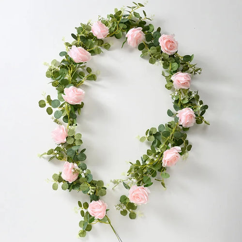 fleurs artificielles roses et plantes vertes pour décoration intérieure