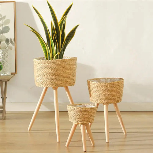 panier de fleurs en bois tressé sur pieds décoratif