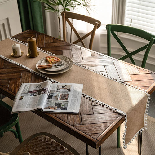 Chemin de table style champetre beige avec pompons