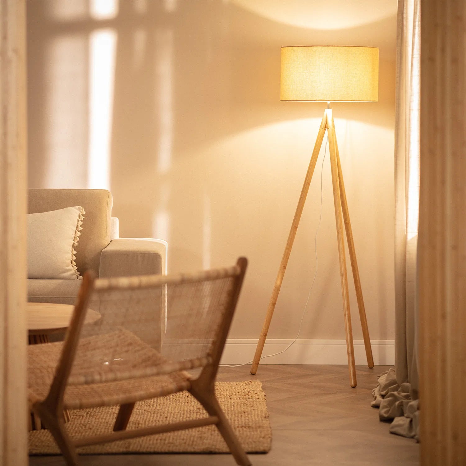 Lampadaire TECHBREY en bois et tissu Wolby - vue 2 sur 6