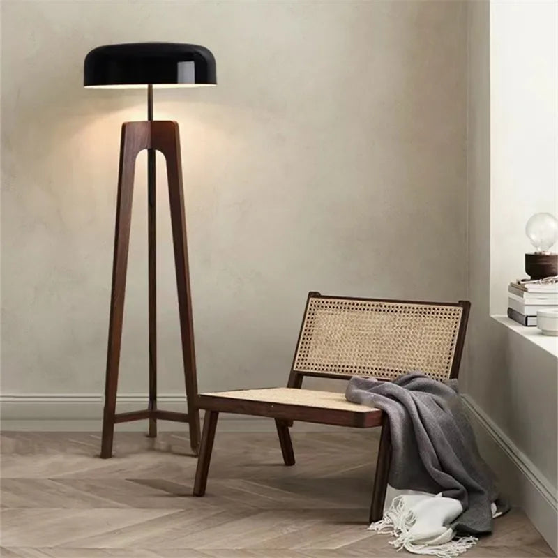 Lampadaire bois ambiance maison hôtel magasin adaptateur prise