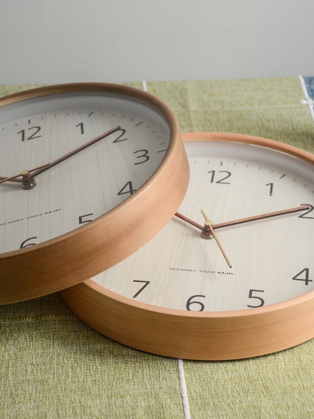 horloge murale en bois moderne décoration créative pour maison - vue 6 sur 7
